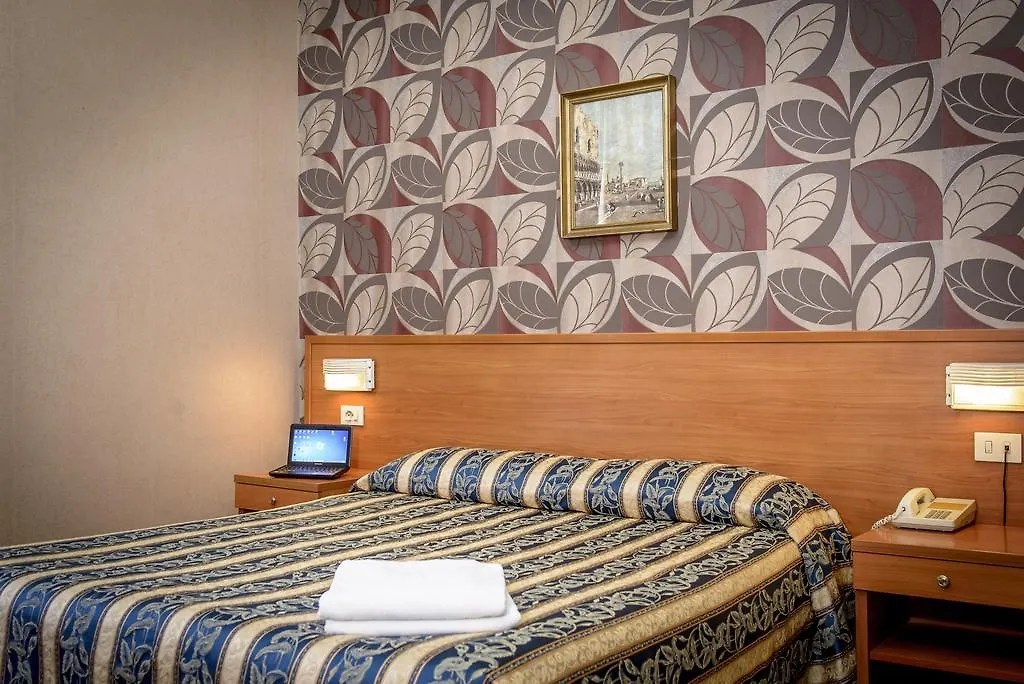 Hotel Emmaus Rome 3*,