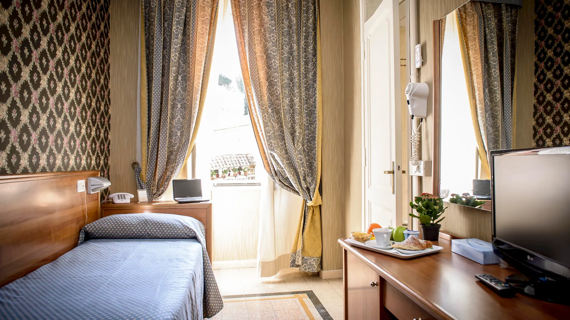 Hotel Emmaus Rome 3*,  Italy