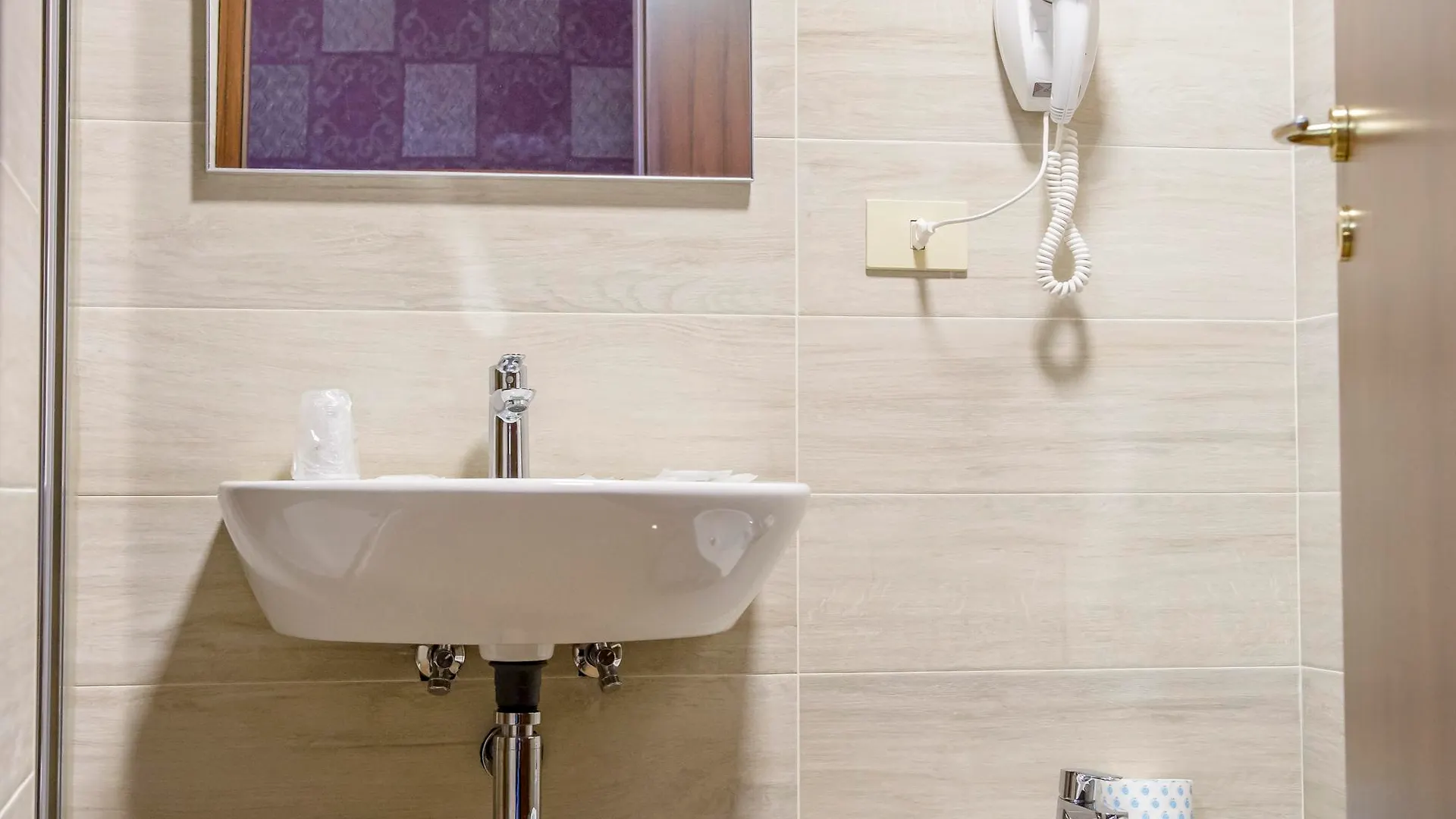 Hotel Emmaus Rome