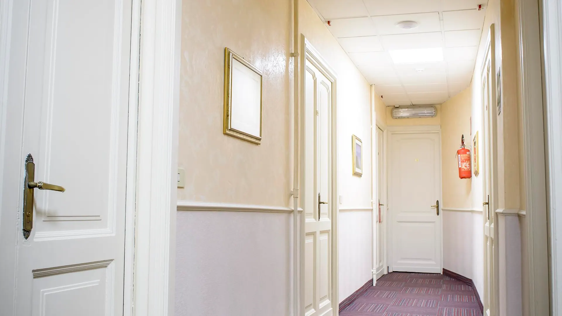 Hotel Emmaus Rome 3*,  Italy
