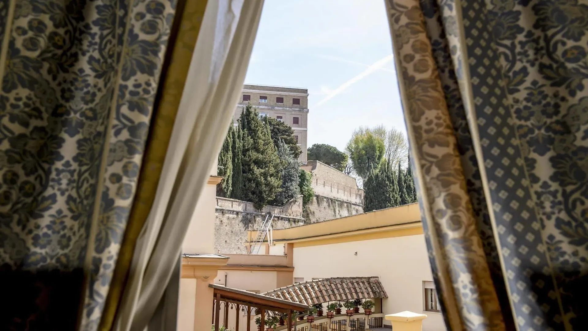 Hotel Emmaus Rome 3*,