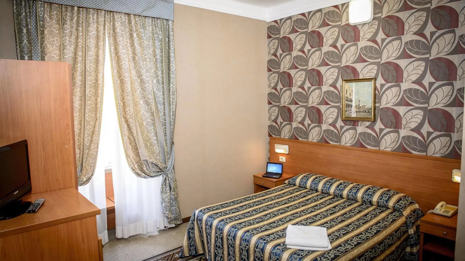 Hotel Emmaus Rome
